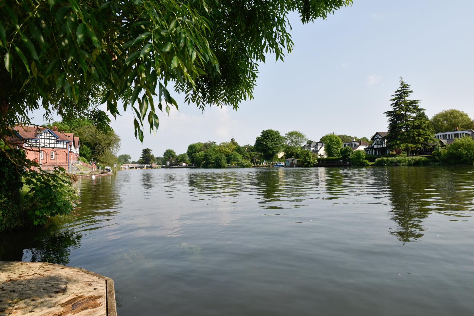 4 Bedroom Detached House Sold in StainesuponThames, TW19