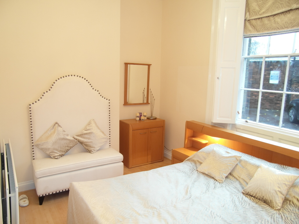 1 Bedroom Ground Floor Flat Sold in Wakefield, WF1