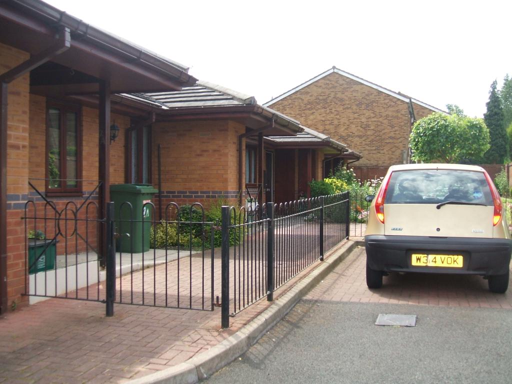 2 Bedroom Terrace Bungalow Let in Wolverhampton, WV8