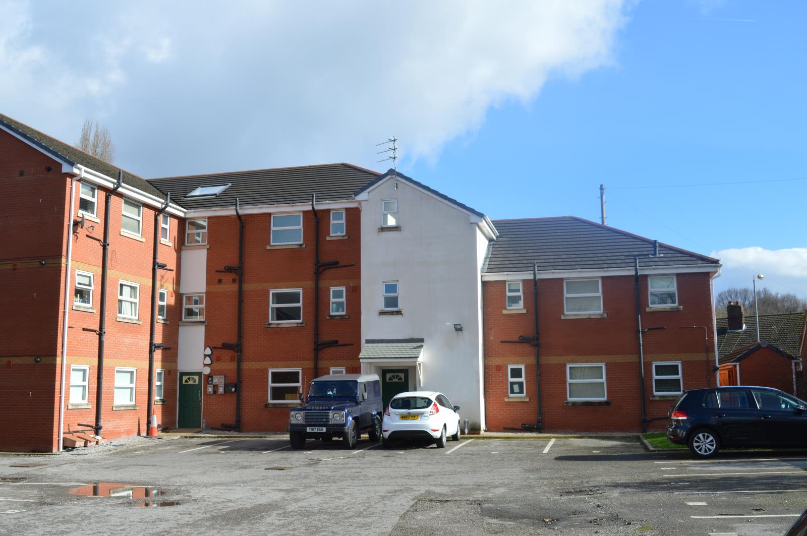 2 Bedroom Ground Floor Flat Let in NewtonleWillows, WA12