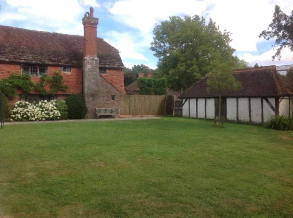 2 Bedroom SemiDetached House Let in Godalming, GU8