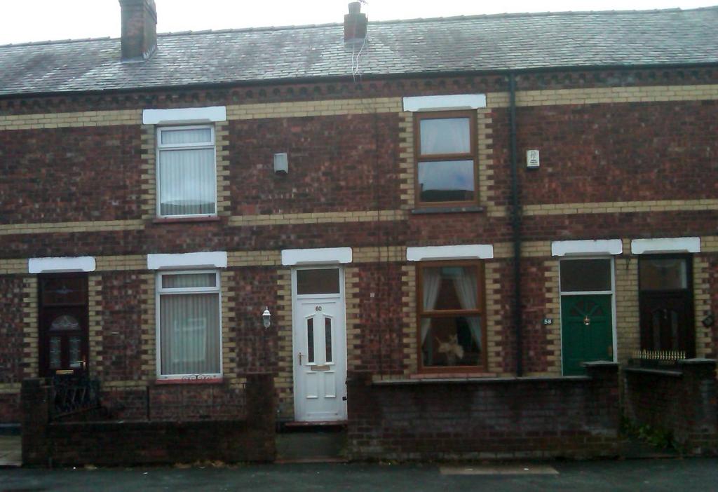 2 Bedroom Terraced House Let in Wigan, WN3