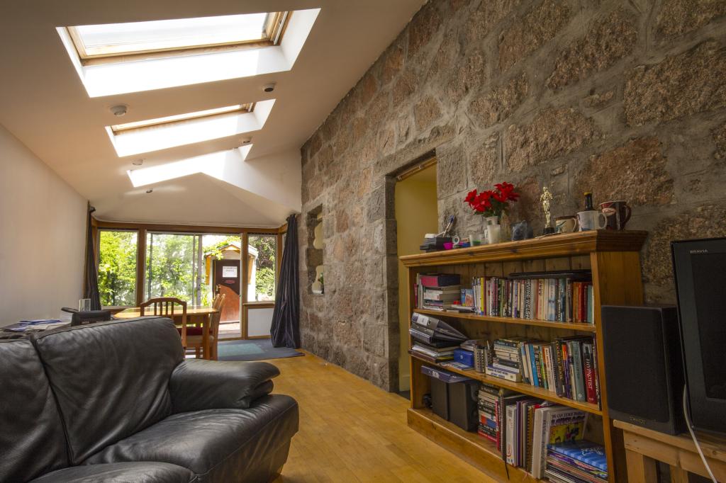 3 Bedroom SemiDetached House Sold in Aboyne, AB34