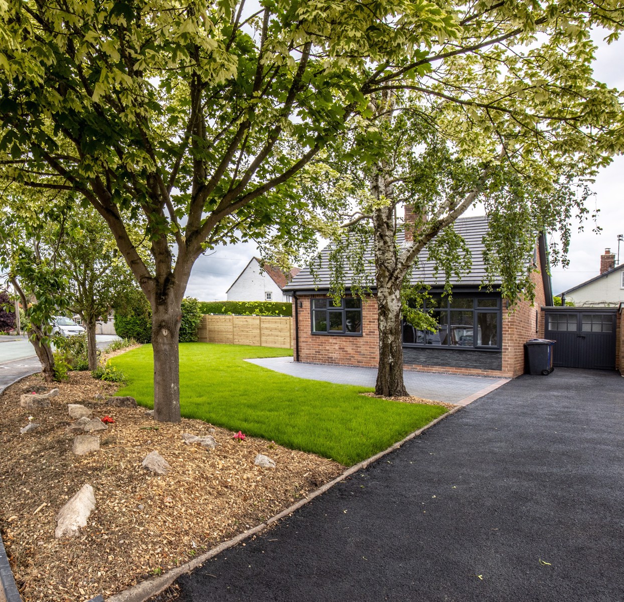 4 Bedroom Bungalow Sold in BurtononTrent, DE13