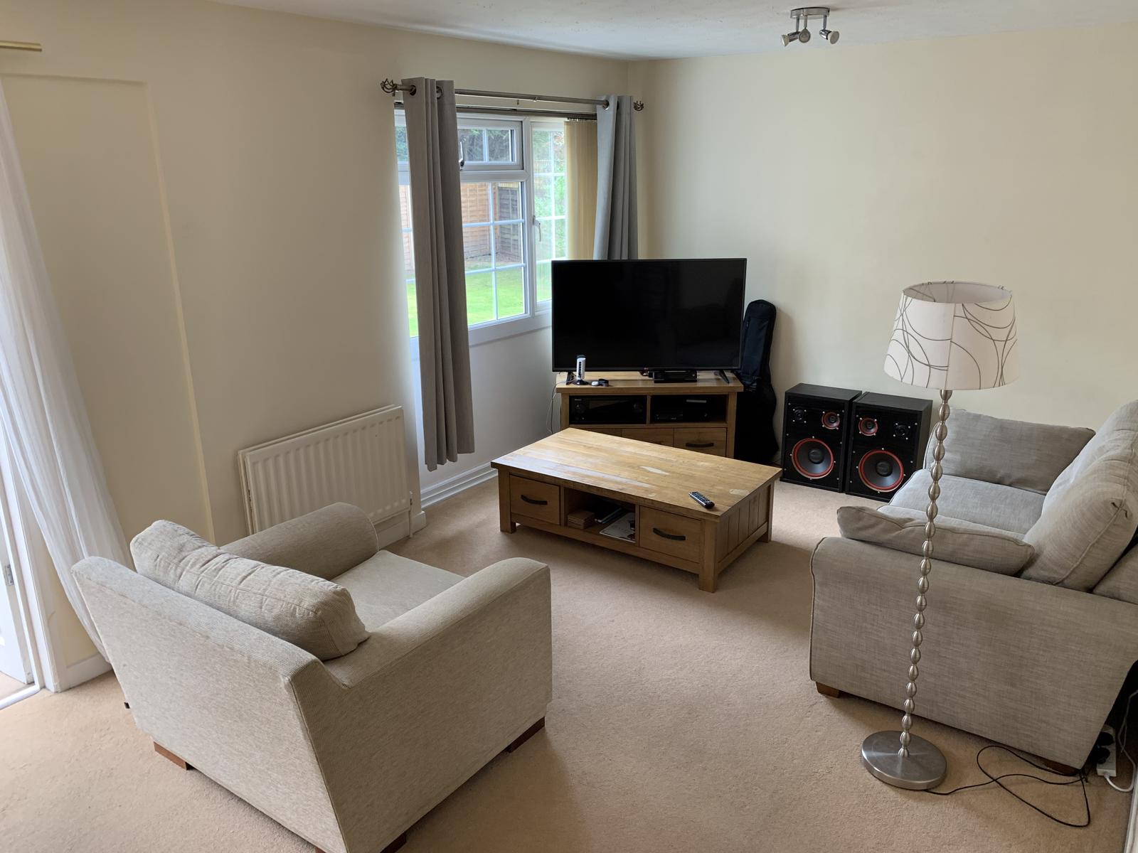 3 Bedroom Detached House Let in Farnborough, GU14
