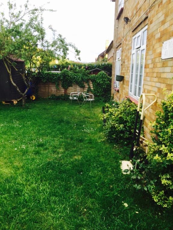 1 Bedroom Flat Let in Borehamwood, WD6