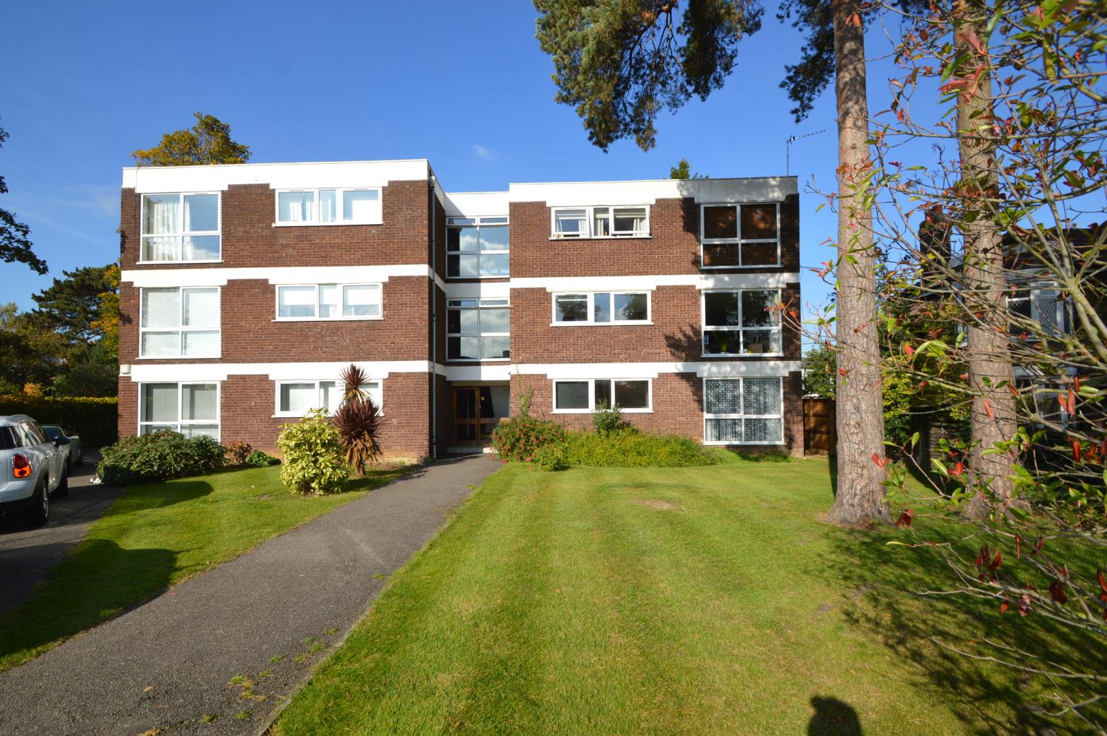 2 Bedroom Ground Floor Flat Let in WaltononThames, KT12