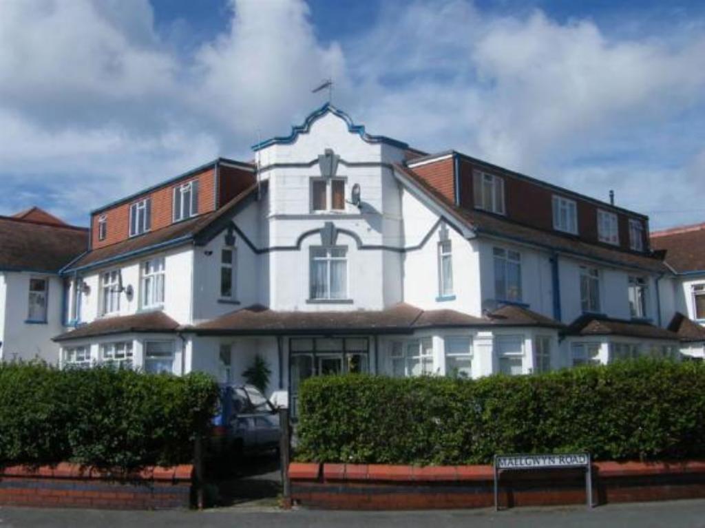 2 Bedroom Ground Floor Flat Sold in Llandudno, LL30